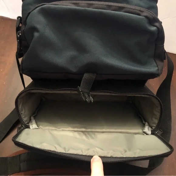 - Video Camera Case. Lowe Pro. - Picture 7 of 9